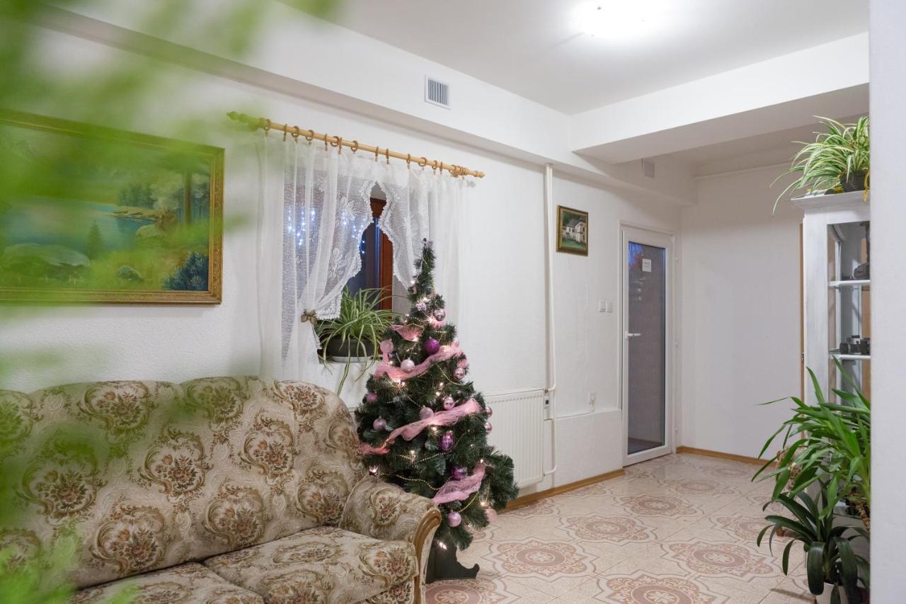 Ubytovanie Adina Poltar Exterior foto
